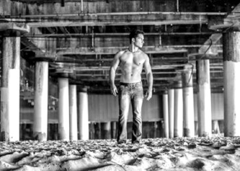 Este músico Venezolano nacido en Caracas, se ha especializado en componer y producir música Rock/Pop muy creativa