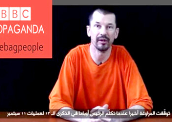El grupo Estado Islámico (EI) ha difundido en las últimas horas un tercer vídeo propagandístico con uno de sus rehenes en Siria