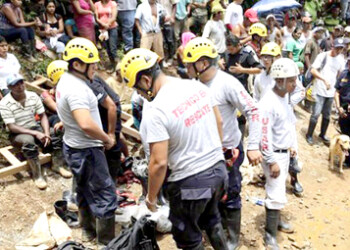 La decisión fue tomada la noche del lunes, luego de un derrumbe ocurrido en el cerro El Comal, en la misma zona donde un alud enterró a 27 buscadores artesanales de oro