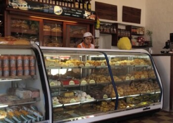 Recorrer de 4 a 5 panaderías para comprar el pan salido del horno es una tarea difícil para los tequeños. ARCHIVO