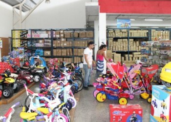 Padres deciden qué llevar ante los elevados precios