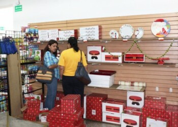 La reposición de adornos cada vez se complica más