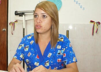 “Aquí los vacunamos y dictamos charlas instructivas para que entiendan sobre la enfermedad”