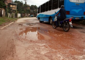 La carretera todavía es de tierra en la comunidad
