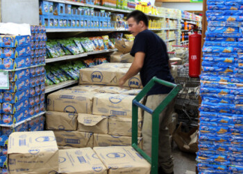 Llegaron 500 bultos de harina al supermercado San Diego