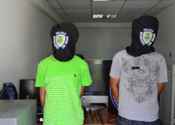 Los sujetos permanecen tras las rejas en los calabozos de Polisalias