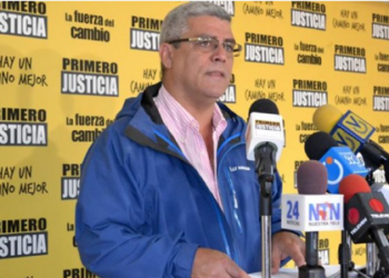 Marquina: “Si ya tienen preparada una mega devaluación anúncienla al país, y no sigan presentando estas piraterías  para luego devaluar”.