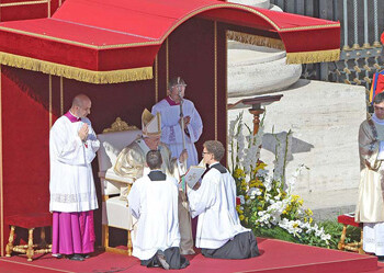 A la misa participó el papa emérito Benedicto XVI, que fue nombrado cardenal por Pablo VI y también otros dos purpurados elegidos por Montini: Paulo Evaristo Arns y William Wakefield Baum