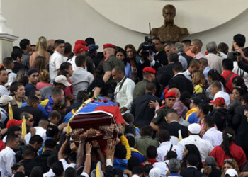Los venezolanos tuvieron acceso a las exequias de Robert Serra en las instalaciones del Palacio Federal Legislativo. Los restos están siendo velados desde este jueves en Capilla Ardiente en la Asamblea Nacional (AN).