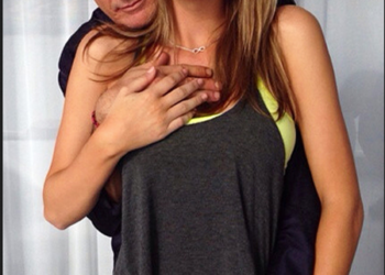 El actor estadounidense Charlie Sheen y la intérprete de cine porno Brett Rossi anunciaron este jueves su ruptura