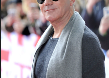 Cowell, le agradeció públicamente a George Clooney por dejarlo ser el “único soltero icónico del mundo”