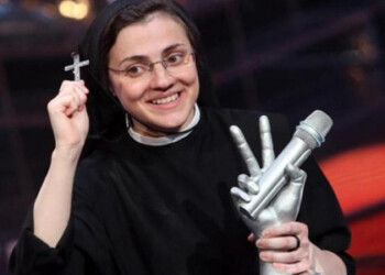 Sor Cristina, la monja que alcanzó fama internacional por su victoria en la ultima edición italiana del concurso de televisión "La Voz".