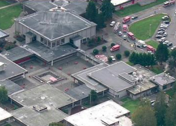 Un estudiante abrió fuego en una escuela secundaria de Estados Unidos este viernes hiriendo al menos a seis personas antes de suicidarse  AGENCIAS
