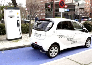Un coche eléctrico fabricado por estudiantes de ingeniería australianos, alcanzó una velocidad de 106,9 kilómetros por hora