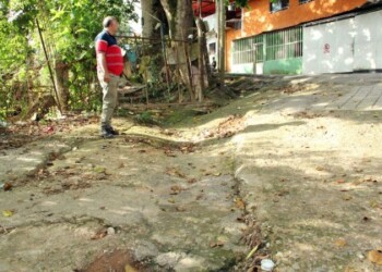 Esperan que las autoridades reparen la vía principal y eviten los demás hundimientos.