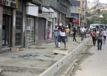 “Todavía les falta colocar el pedazo interno de la acera pero lo que hicieron ha mejorado en su totalidad las ventas del local”