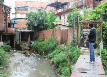 Las condiciones habitacionales no son aptas para los vecinos del callejón