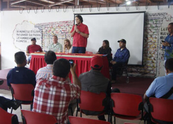 Directiva municipal y delegados del partido sostuvieron reunión.