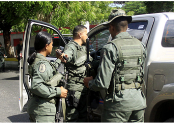 Los agentes fueron interceptados a la altura del puente internacional Francisco de Paula Santander en la ciudad de Cúcuta