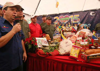 En las ferias del Plan Navidades Felices 2014 se aplica el sistema biométrico en la red de distribución de la Misión Alimentación que acompaña estas jornadas, informó este domingo el vicepresidente para Área Económica, Rodolfo Marco Torres.