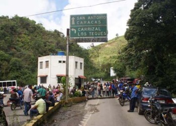 Residentes de la zona piden al alcalde de Guaicaipuro tomar medidas contra los motorizados, pues aseguran que la mayoría de los delitos son cometidos por sujetos que se desplazan en motocicletas.