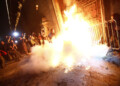 Abren fuego contra palacio de Mexico