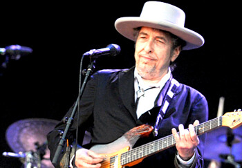 La leyenda del folk-rock Bob Dylan y su grupo ofrecieron el domingo un concierto ante un público…de una sola persona