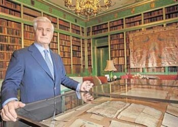 Carlos Fitz-James Stuart, el nuevo duque de Alba, es muy diferente a su madre, Cayetana, y sin duda tratará de mantenerse alejado de los medios siempre y cuando sus obligaciones como titular del ducado se lo permitan