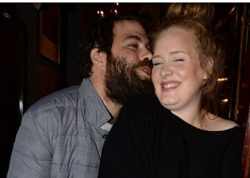 "Simon y yo seguimos juntos, no crean lo que leen”, escribió Adele en la red social
