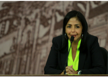 La nueva ministra de Exteriores, Delcy Rodríguez, es abogada y nació en Caracas el 29 de abril de 1970. Fue ministra para la Comunicación e Información hasta octubre de este año
