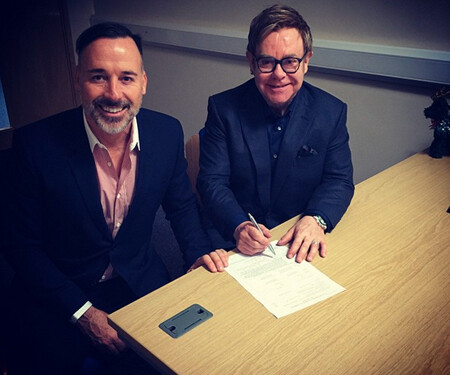 El cantante británico Elton John se casó este domingo con su compañero desde hace más de 20 años, David Furnish