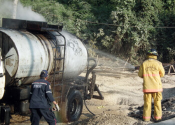El incendio produjo que el tránsito vehicular se volviera más lento de lo normal, pues por causa de los constantes trabajos, el paso por ese kilómetro se ha vuelto un “dolor de cabeza”.