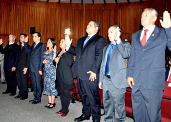 El acto estuvo encabezado por la magistrada Gladys Gutiérrez, presidenta del TSJ, quien formalizó la designación hecha a través de la juramentación y la firma del acta.
10