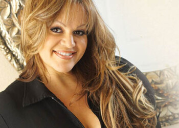 A dos años del fallecimiento de Jenni Rivera, su fortuna ha aumentado de manera considerable.
