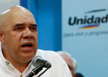 Jesús "Chuo" Torrealba, secretario de la Mesa de la Unidad (MUD), denunció un “dakazo insitucional” para aprobar los poderes morales, judiciales y electorales en un paquete único que beneficie al Gobierno del presidente Maduro
