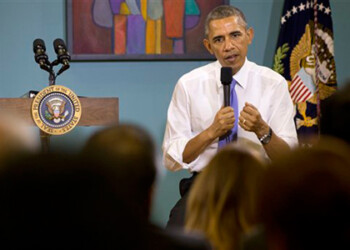 El presidente Barack Obama intentó el martes tranquilizar a los inmigrantes de que si se registran ante las autoridades bajo el amparo de su nueva orden ejecutiva su deportación no será prioritaria  AP