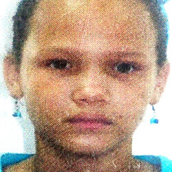 La adolescente se sentó a reparar una pulsera y recibió el tiro