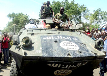 Supuestos hombres armados de Boko Haram secuestraron a más de 180 mujeres y niños y mataron a 35 personas en Nigeria