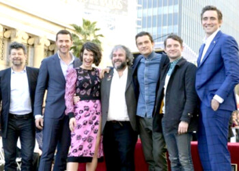 El director neozelandés Peter Jackson fue homenajeado ayer con una estrella en el Paseo de la Fama de Hollywood, en Los Ángeles