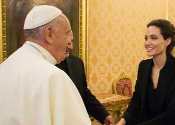 La actriz admira al papa por sus mensajes de apertura y compromiso con los pobres