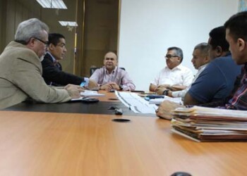 Los ministros Carlos Osorio e Yván Bello se reunieron con representantes de Cavilac "para garantizar lácteos de buena calidad y a precios justos"  CORT. MIN. ALIMENTACIÓN