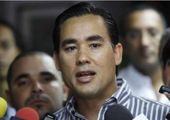 “Por ejemplo, queda eliminado a nivel nacional la restricción de atender a los usuarios por número de cédula, horario y cantidad de documentos”, indicó Rivas