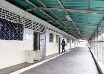 Profesores aprovechan tiempo para ambientación de espacios