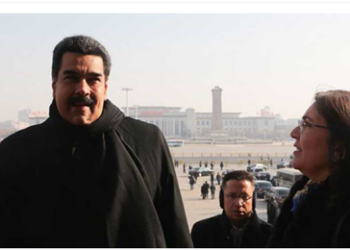 Tras su llegada a Irán, el presidente Maduro fue recibido por el ministro de Industrias, Comercio y Minas de ese país, Mohamad Reza Nematzade