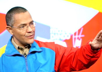 Aseguró que la proposición del mandatario Nicolás Maduro, de intercambiar al dirigente opositor Leopoldo López por Óscar López Rivera, detenido en EEUU, está enmarcada dentro de la Constitución en la figura del indulto