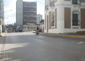 Cinco apagones en cuatro horas se registraron la tarde de este jueves en el centro de la capital mirandina. archivo