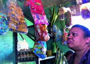 Con un día de salario se puede costear solo una galleta