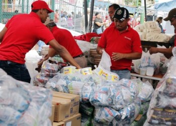 Vendieron combos de “2 pollos, 2 toletes de carne por tan sólo Bs.360 y otro combo de alimentos de 10 productos leche, harina de maíz, mantequilla, azúcar, caraotas, margarina, pasta, detergente, café y atún”. por Bs.500