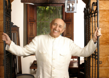 Simón Díaz también conocido por su apodo de El Tío Simón, fue un cantante, músico, compositor, poeta, humorista, caricaturista y empresario venezolano. Díaz falleció en 2014. ARCHIVO