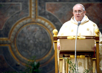 El papa Francisco expresó ayer su rechazo hacia los países que venden armas a los estados que están en guerra e hizo un llamamiento general para evitar la destrucción